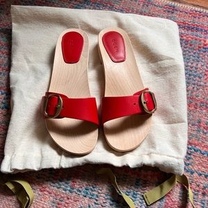 Doen red clogs. Size 39